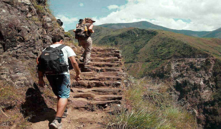 ¿Qué tan alto es Machu Picchu y cuál es el riesgo de sufrir del mal de altura?