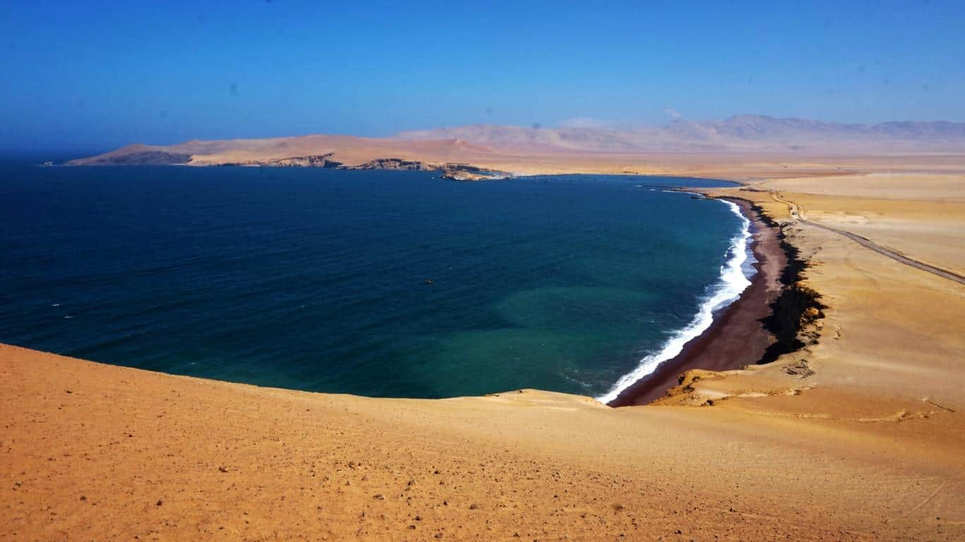 Paracas  Perú Playa Playa Roja