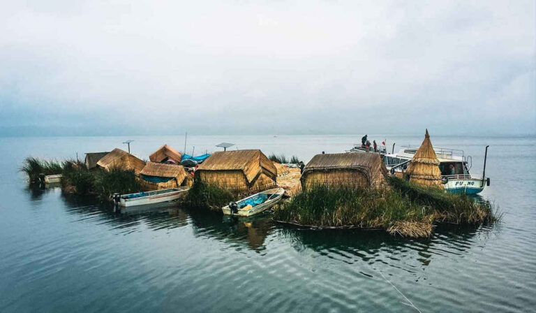 Las Islas flotantes de Uros: Una visita obligada en el Lago Titicaca