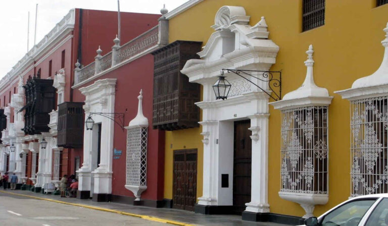 Trujillo, la ciudad de la eterna primavera de Perú